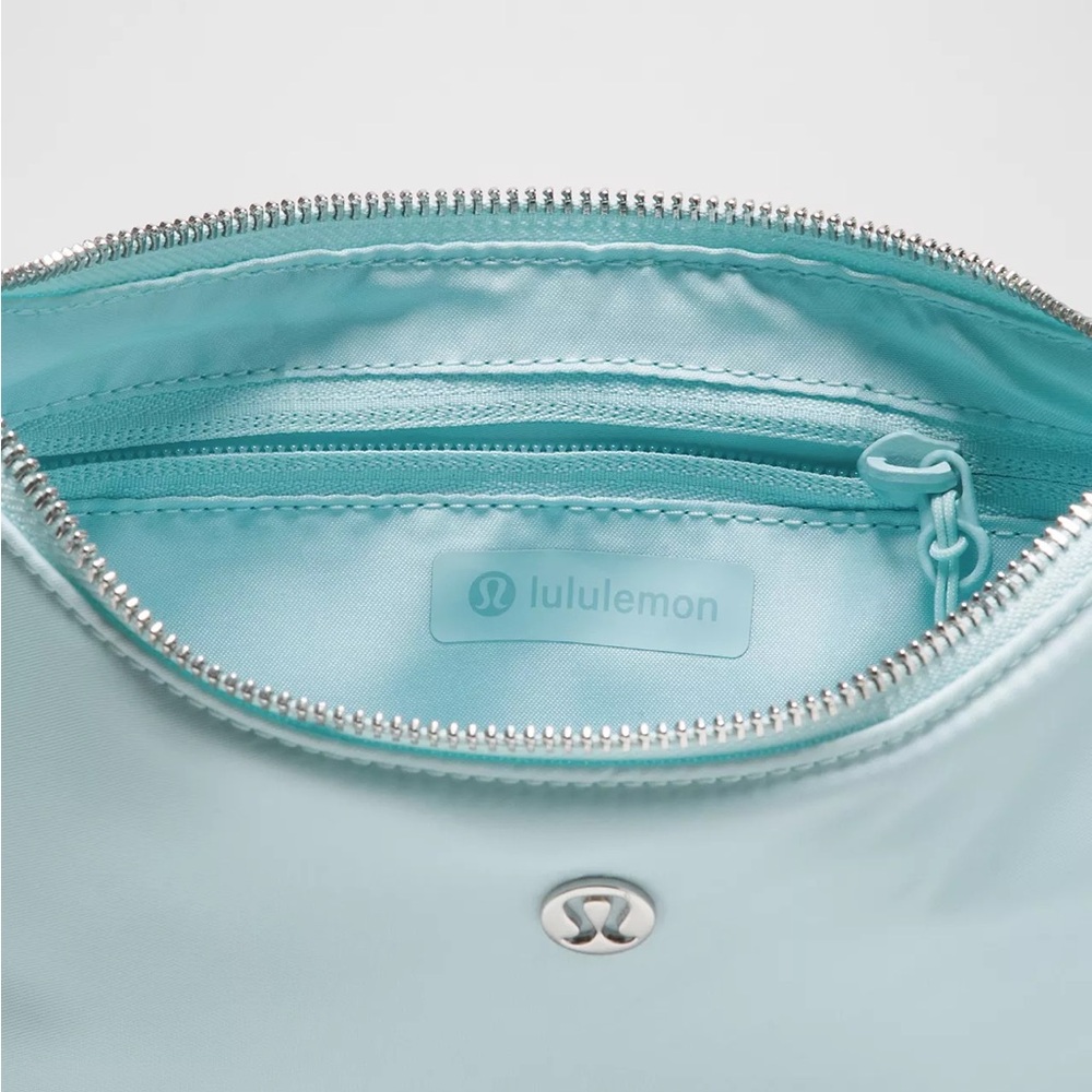 Lululemon City Essentials Small Shoulder Bag 3L- Foam Cloud/Silver - Picture 4 of 4